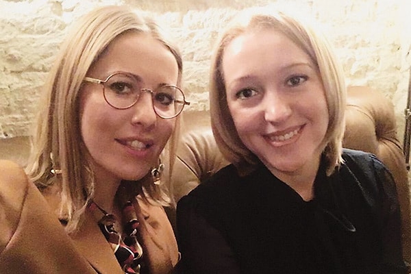 2. В результате его купила российская бизнесвумен и адвокат Олеся Мужчинина. Ужин прошел в спокойной и дружеской обстановке в ресторане «Бублик» на Тверском бульваре.