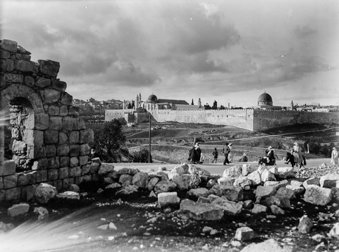 20 Fotoğraf ile Osmanlı Himayesinin Son Yıllarında Kudüs