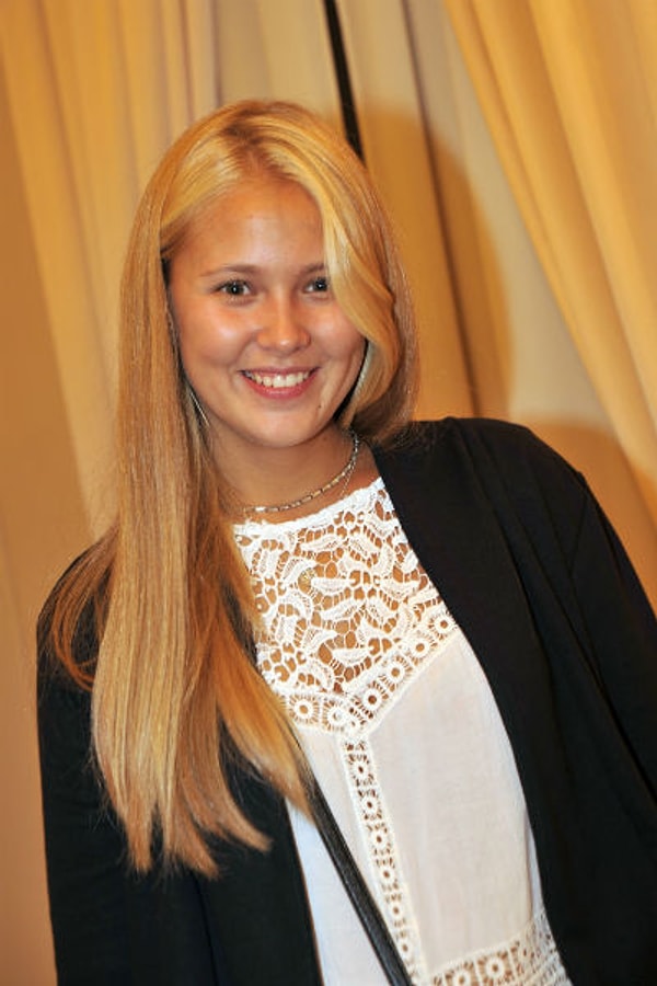 3. Однако, согласно LifeNews, пробы на замену обеих актрис уже начались. Главные претендентки на эти роли являются актриса театра «Современник» Виктория Романенко