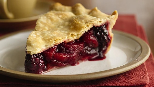 5. Milföy hamuru arasında böğürtlen marmelatı