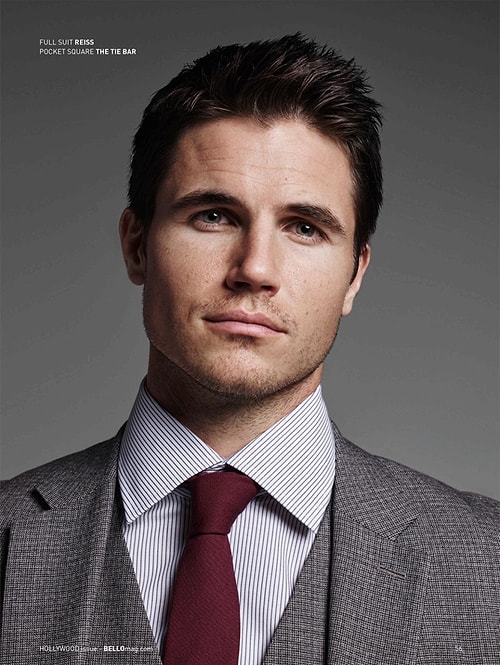 Ronnie Raymond (Robbie Amell) / Berk Cankat