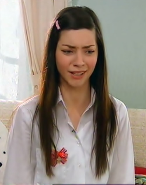 10 yıl önce bungünlerde Acemi Cadı ekranlardaydı. Merve Boluğur'un 10 yıl içindeki değişimi: