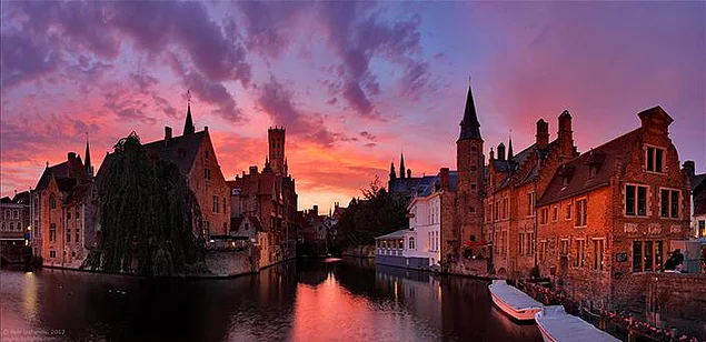 Brüj, (Flamanca: Brugge, Fransızca: Bruges, Almanca: Brügge), Belçika'nın Flandra (Flaman) Bölgesi'nin, Batı Flandra Eyaleti'nin başkentidir.