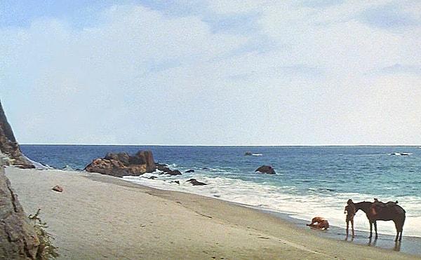 14. 1968 yapımı Maymunlar Cehennemi filminden ikonik bir kare. Bu karede bir şeyler eksik ama ne?