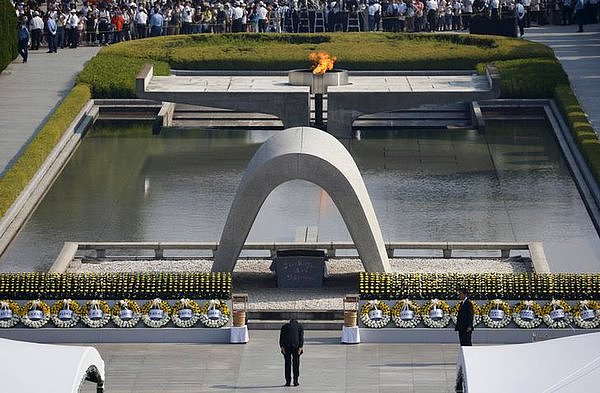 Kerry: 'Bu anıt, barışı sağlamak ve geleceğin inşası için dünyayı değiştirme çabalarımızı iki katına çıkarmamızı zorunlu kılıyor'