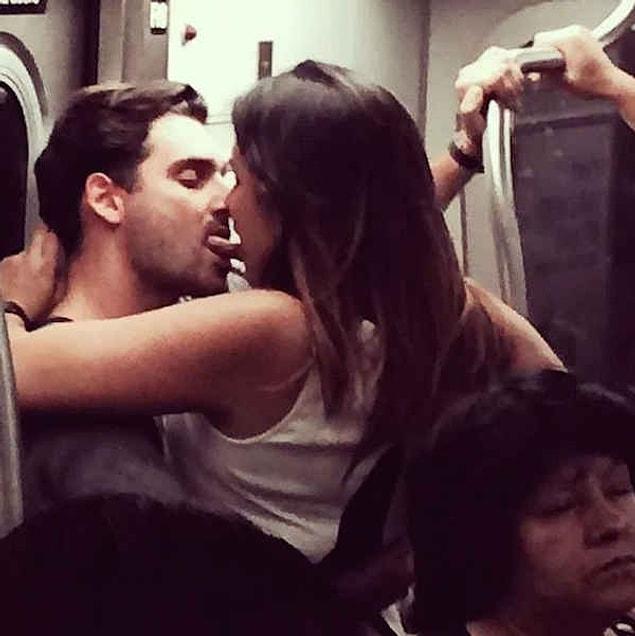 9. These kind of couples became a classic in the subway.