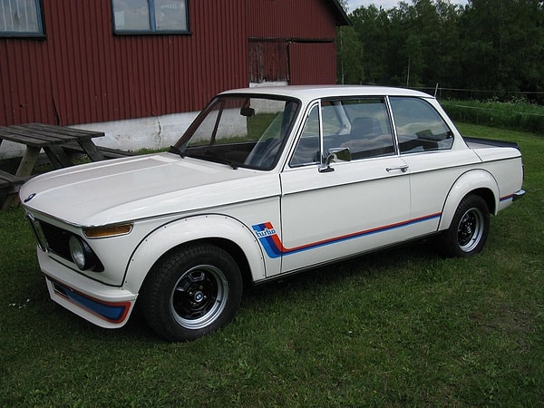 16. Из авто «Нового класса» серии 02 самым полюбившимся пользователями автомобилем стал 2002 turbo.