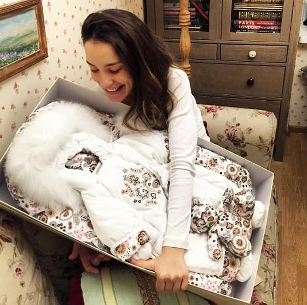 3. Все же Виктория время от времени делится некоторыми подробностями со своими подписчиками.