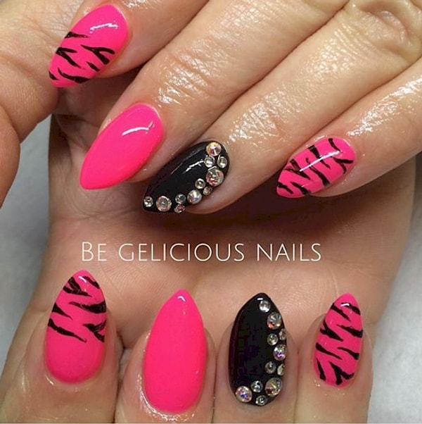 1. Черный + неон - идеальное сочетание