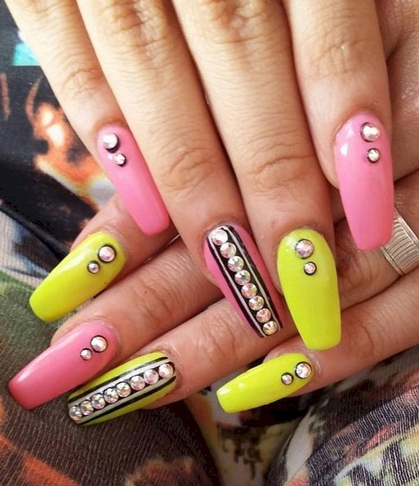 10. Много стразов не бывает