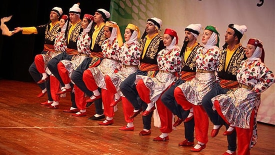 Siz Buna Zina Demişsiniz Ama Bu Kültür: Dünyanın Dört Bir Yanından 29 Yöresel Halk Oyunu