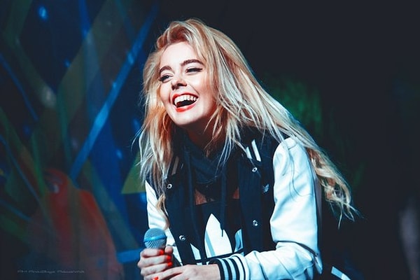 1. После печального известия, что Дарья Шашина больше не может продолжать выступать в группе, был объявлен масштабный кастинг на место экс-солистки.