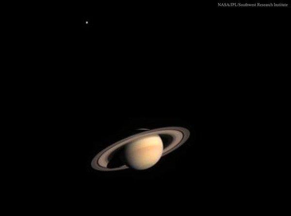 36. Cassini Satürn'e yaklaşıyor.