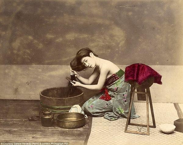 5. Saçlarını tarayan bir Japon kadın, 1863.