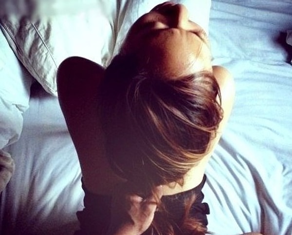 6. Обожаю, когда любимый хватает меня за волосы, его грубость (никаких удушений, я жить хочу), но, как прелюдия заканчивается, он отпускает волосы, становится нежным, нет бы доиграл так, как начал.