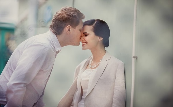 10. Нет ничего круче, чем смотреть друг другу в глаза, прислонившись лбами во время страстного секса, не важно, стоя это происходит или лежа.