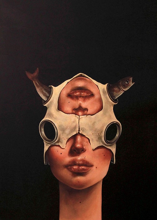 Afarin Sajedi 1979 senesinde, İran'ın Şiraz kentinde dünyaya gelmiş.