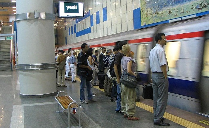 İBB'den Metroda Anket: 'Kadınlara Özel Vagon İster misiniz?'