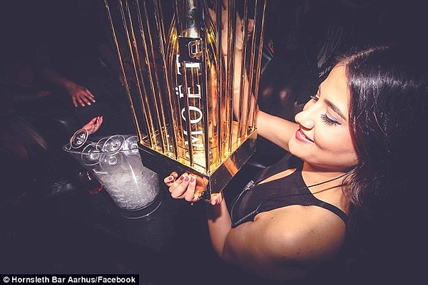 3. Все, что они требуют от будущего работника - это то, чтобы он был старше 18 лет, открыт новому и не закомплексован.