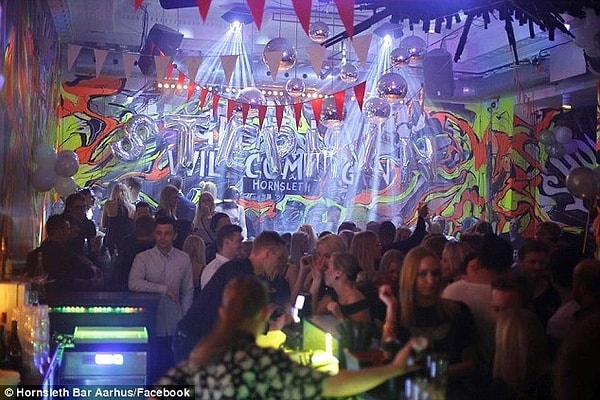 7. А нужен им такой необычный работник, чтобы придать ночному клубу необходимый антураж.