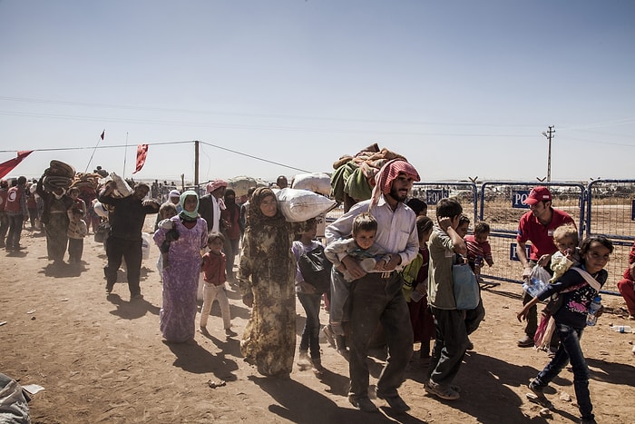 '100 Bin Kişi Türkiye'ye Doğru Kaçıyor'