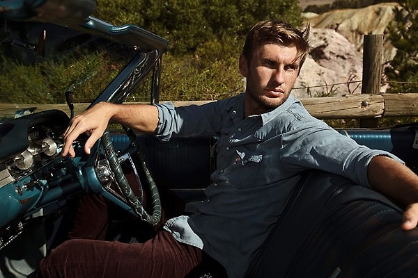 7. Футболист и модель познакомились 5 лет назад в Голландии.