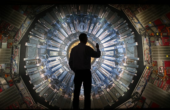 CERN, Büyük Hadron Çarpıştırıcısı'ndan 300 Terabaytlık Ham Veriyi Erişime Açtı