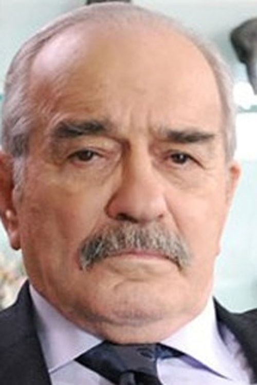 Müzisyen ve oyuncu kimliğiyle bilinen Hümeyra ve Yeşilçam'ın emektar isimlerinden Fikret Hakan.