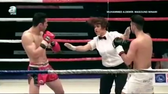 Kickboks Maçını Yöneten Türk Bayan Hakem Suratına Böyle Yumruk Yedi