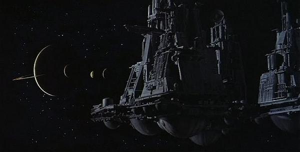 1. Nostromo - Yaratık (1979)  Alien
