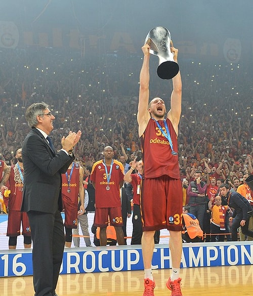 Şampiyon;