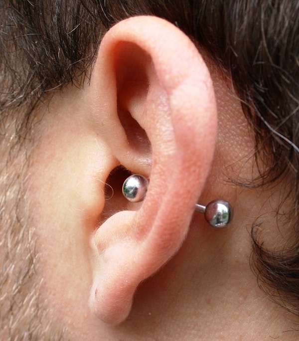 6. Самый большой вес поднятый при помощи пирсинга в ухе