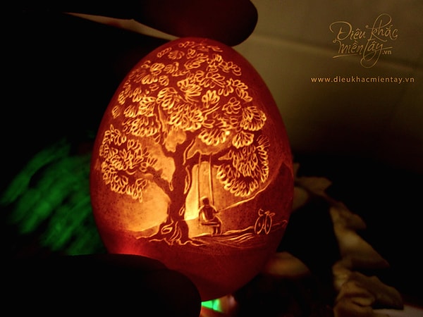 8. Мини-лампа, вырезанная из яйца