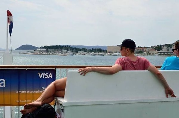 2. Боже, как прекрасно и сидеть, и лежать одновременно!