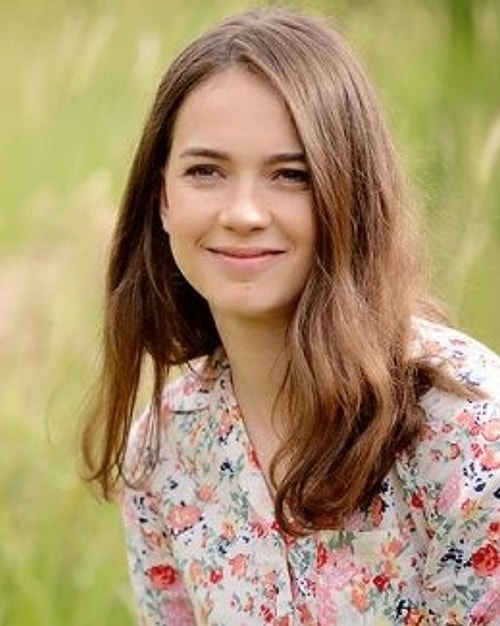 Caitlin Snow (Danielle Panabaker) / Ece Çeşmioğlu