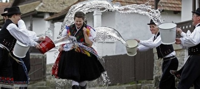 12 пасхальных традиций из разных стран мира