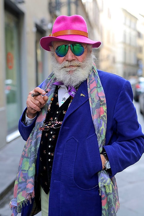 Bir kez daha anlıyoruz ki; moda bloggerlarını kopyalamak hatta moda bloggerı olmak hiç kimseyi stil sahibi yapamıyor. Ne yazık ki...🏻