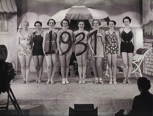 21. İşte 30'lu yılların plaj modası...