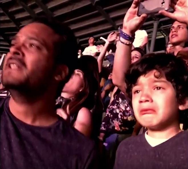 Coldplay Hayranı Otizmli Çocuğun Konserde Döktüğü Mutluluk Gözyaşları Sizi de Ağlatacak