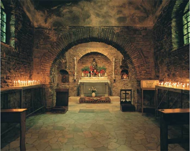Ayrıca M.S. 435'te Hristiyanlığın üçüncü konsülü Efes'te Meryem Ana Evi yakınlarında toplanmış ve İsa ile Meryem'in tanrısal nitelikleri tartışılmıştır.