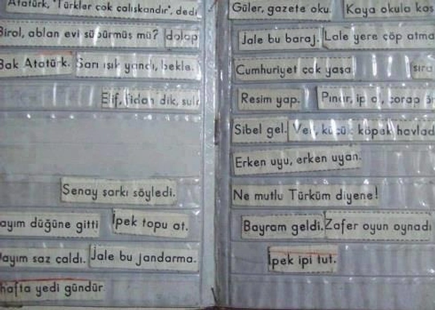 Ailenin evine gidip, eski eşyalarına göz atmaya başlayıp ilkokuldaki defterini bulduğunda.