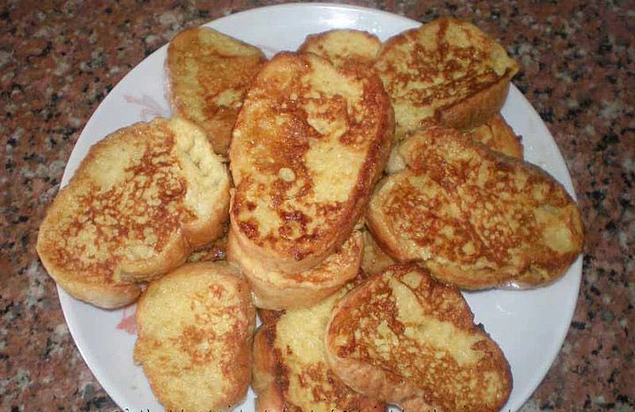 Bir hafta sonu sabahı mutfaktan gelen yumurtalı ekmek kızartması kokusuyla uyandığında.