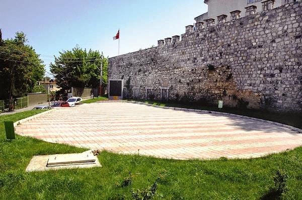 4. Osmanlı'nın ilk yapısı olan Balabanbey kalesi Bursa'dadır.