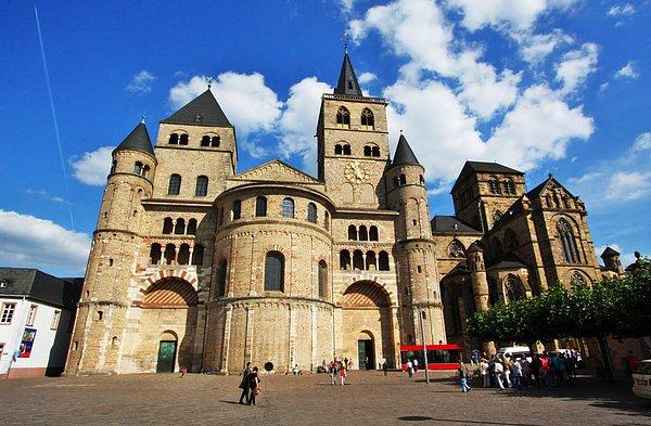 10. Trier Katedrali,	  Trier, Almanya  / Yapım yılı:	340