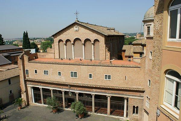 20. Santi Giovanni e Paolo,	 Roma,	İtalya	/ Yapım yılı: 398