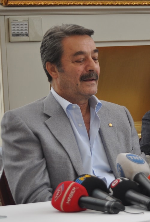 Kadir İnanır