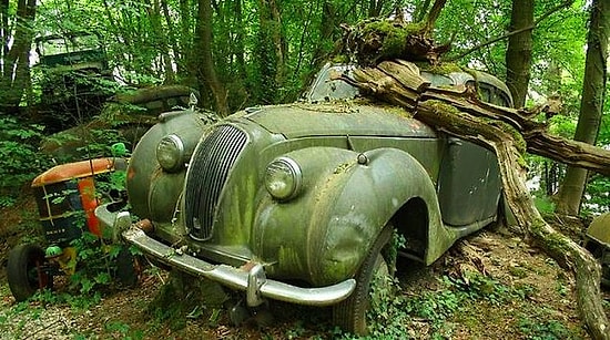 Кладбище винтажных авто: машины нацистов в коллекции Михаэля Фрёлиха