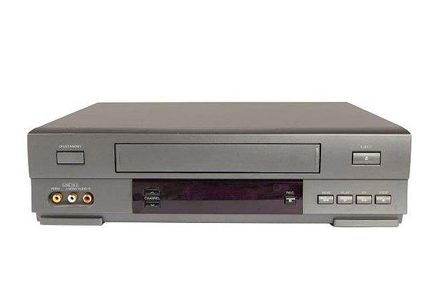 12. Philips N1500 VCR