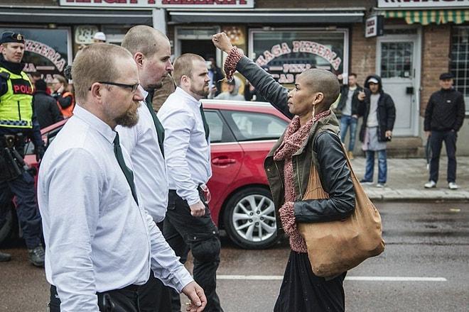 Bu Hafta İsveç'in En Çok Konuşulan Olayı: Neo-Nazilere Tek Başına Kafa Tutan Korkusuz Kadın