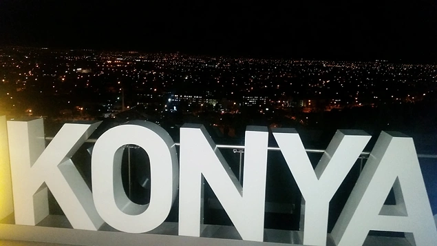 Konya manzarasına karşı şööyle güzel bi selfie çekilir